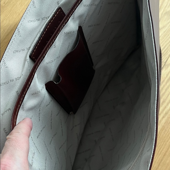 LUCALDO Classic Leather Messenger Bag - Picture 10 of 16